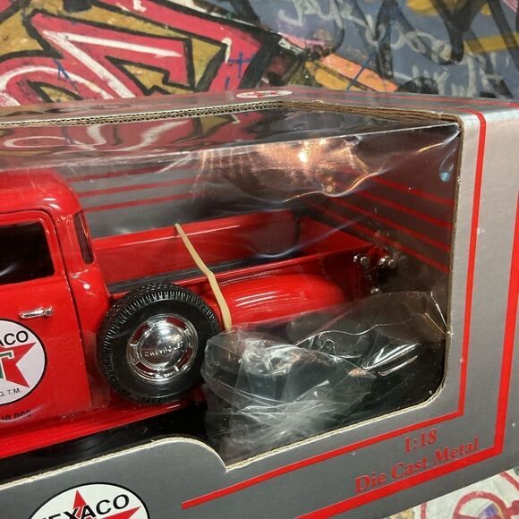 Texaco 1953 Chevrolet Pick-Up Die-Cast Truck - 1:18 Scale w/ Barrels (Made 1997) - Picture 4 of 9
